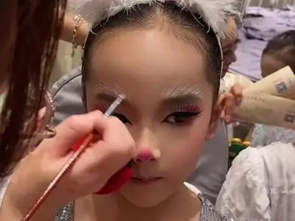 小兔子妆容#儿童舞台妆 #感谢抖音小助手 #舞台妆教程 这个兔子老师说