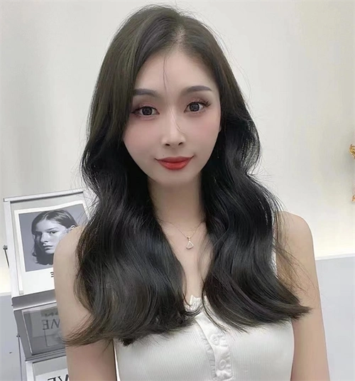 治愈系青木灰发色 2023年流行发色_2023年流行发型 - 美发站