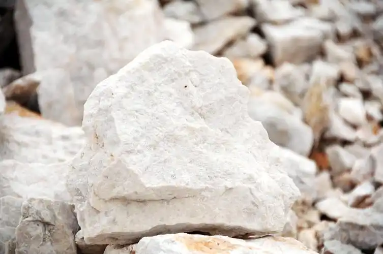 大量优质硅矿石