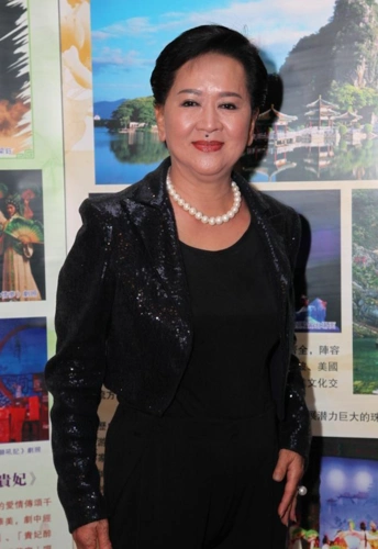 洪金梅比四子女更有情义无悔相随先夫32年,曾拒绝邵逸夫谢贤赏识