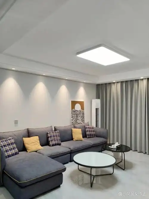 射灯是家居装饰中不可或缺的一环,能够有效改善家居的照明效果和氛围
