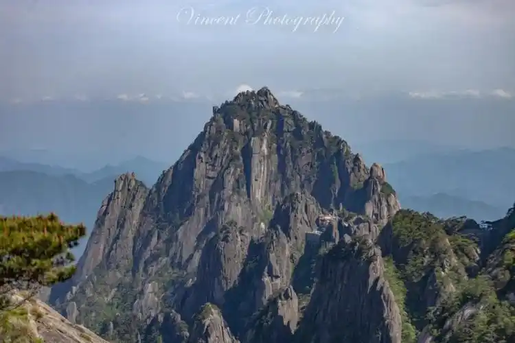炼丹峰:往天文台方向走就能看到,山峦和松树都很有特色,哪怕不知其名