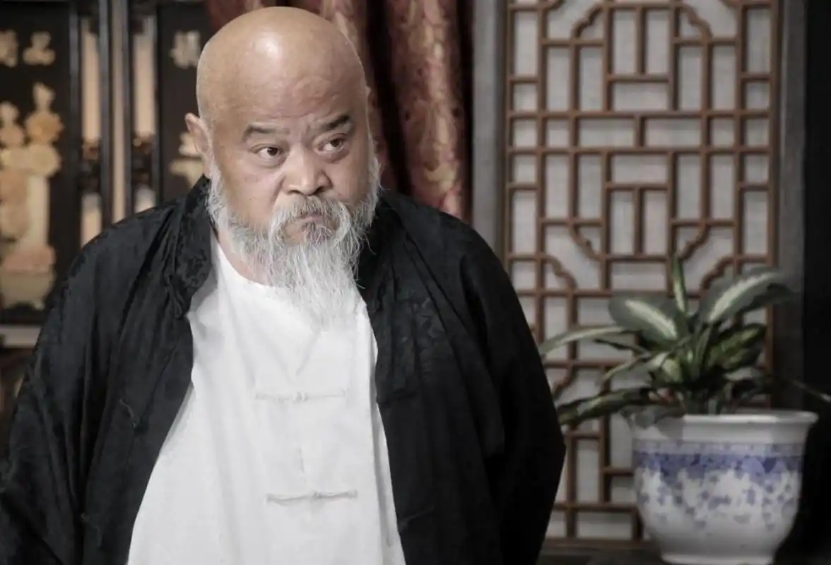 回顾演员李琦每天2包烟顿顿8两酒不顾医生劝诫如今怎样了