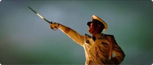 舰队某支队举行王先军等13名全训合格的舰长政委一起被授予"深蓝之剑"