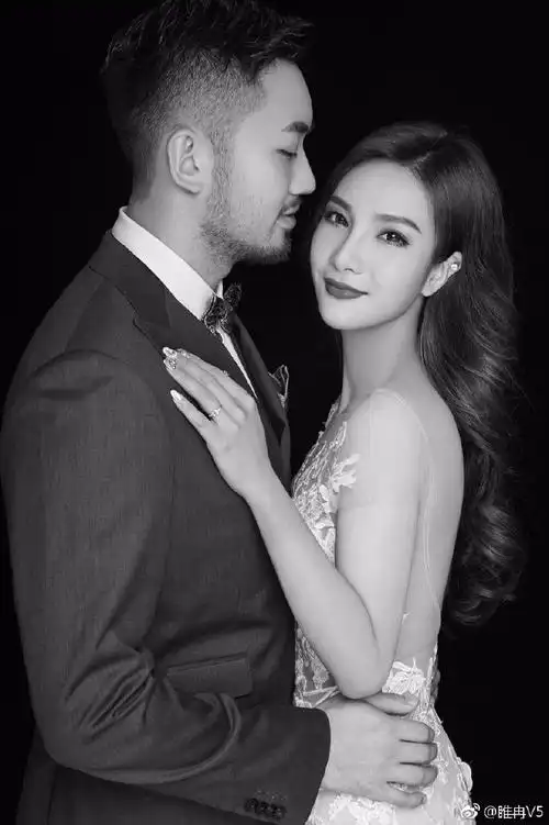 睢冉晒与妻子婚纱照:执子之手,与子偕老