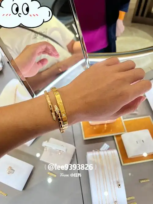 宝格丽新款灵蛇手镯宝格丽蛇头手镯