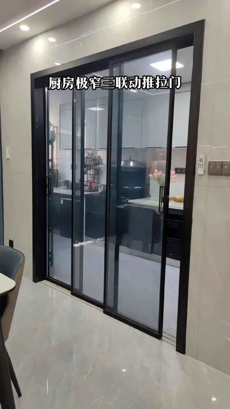 厨房三联动推拉门.给宝们分享选购技巧和经验: 1:想要做出极 - 抖音