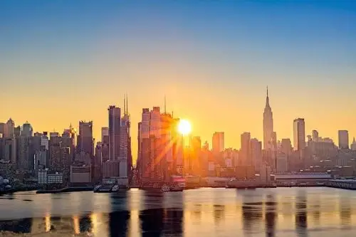 奇险华山美如画万仞绝壁映朝阳