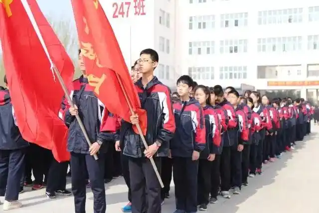 衡水五中初中部举行清明节烈士扫墓活动