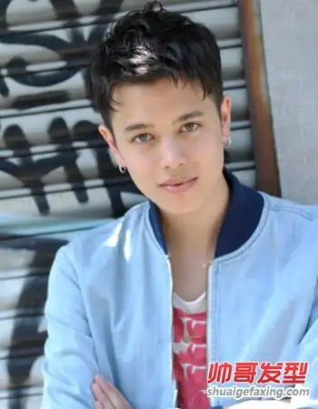 男生脸大适合什么发型 大脸男生好看的短发图片(2)