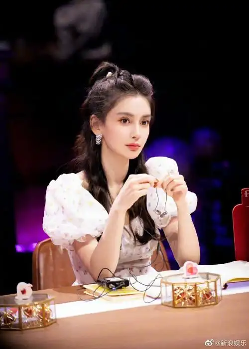 杨幂,@赵丽颖,@刘诗诗,@dear-迪丽热巴,@angelababy,@杨紫,@关晓彤