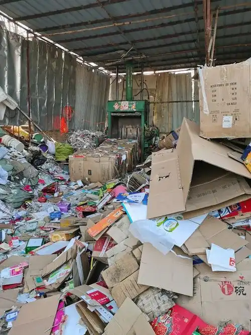 他说自己再也不开加工厂了,下半辈子就和这些废品