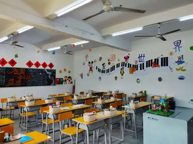 让墙壁说话,亮文明风采——安远中专开展最美教室评比活动