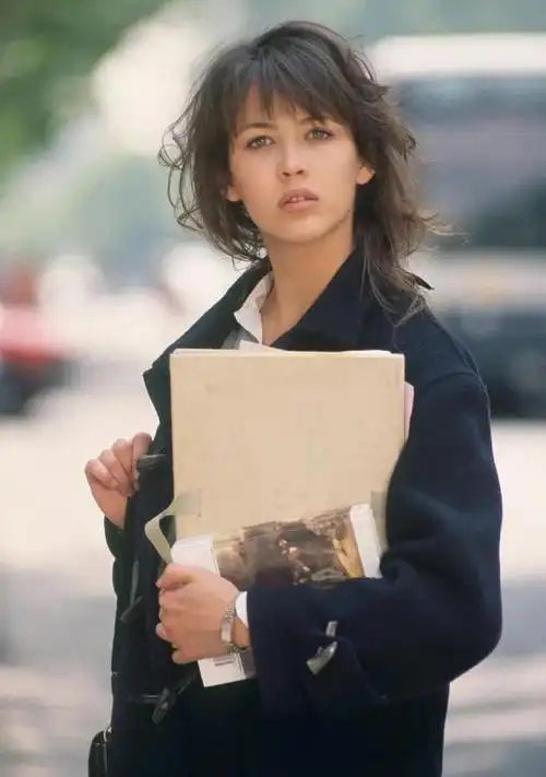 年轻时候的苏菲玛索2009年,与莫妮卡·贝鲁奇对戏,主演电影《不要回头