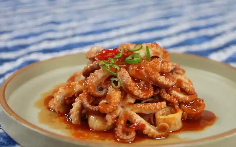 韩式酱炒八爪鱼酱汁浓郁鱼肉脆爽香辣甜鲜