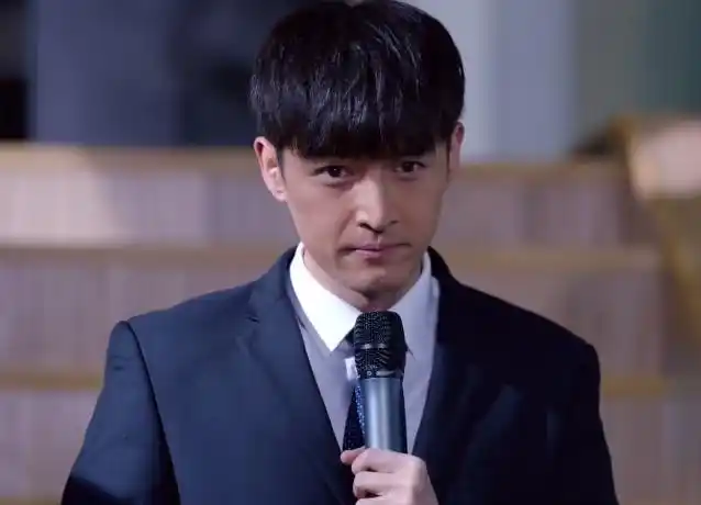 猎场开播胡歌酒量有长进,喝得脖子红到耳朵尖,吻戏发挥稳稳的