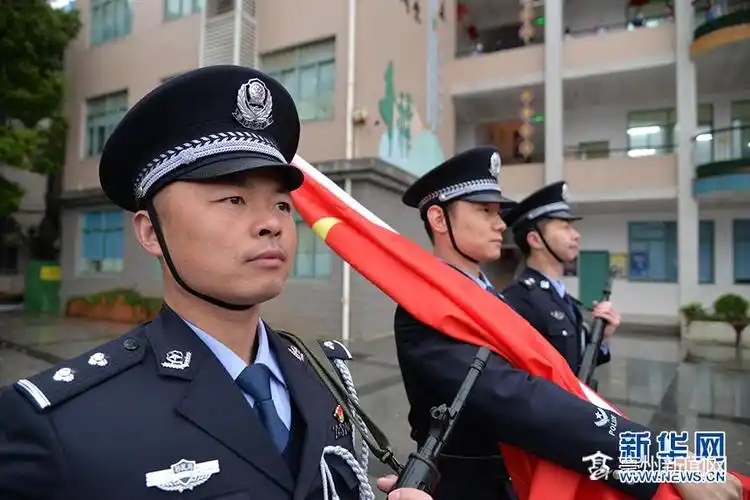中国人民警察节守国门战疫情他们是蓝里大白
