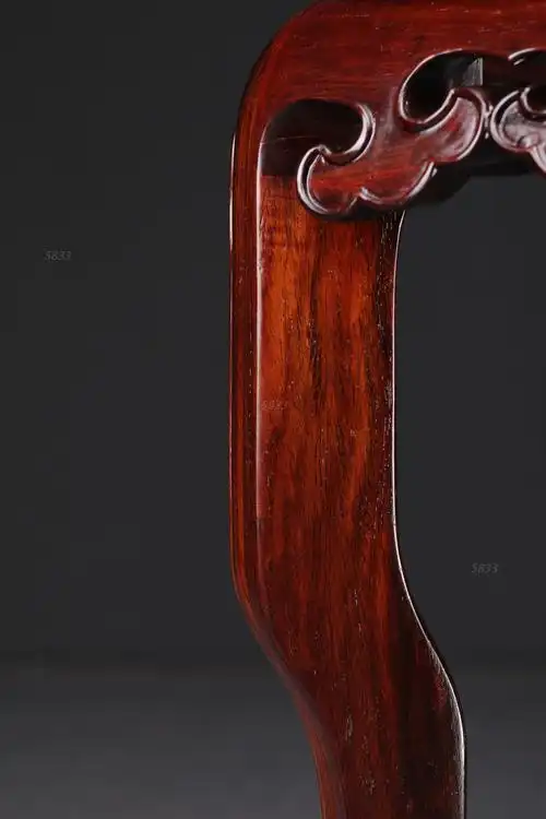 大红酸枝雕云纹带托泥方桌五件套