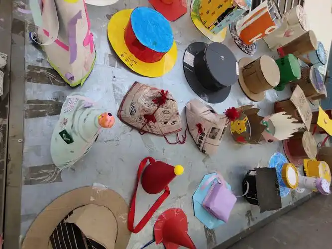 1～陕广学校小学生科学手工作品展1～2019～2020学年度二年级帽子展