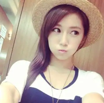 金城武的侄女曾馨嬅,加盟经纪公司准备进军演艺圈,但她坦承叔叔金城武