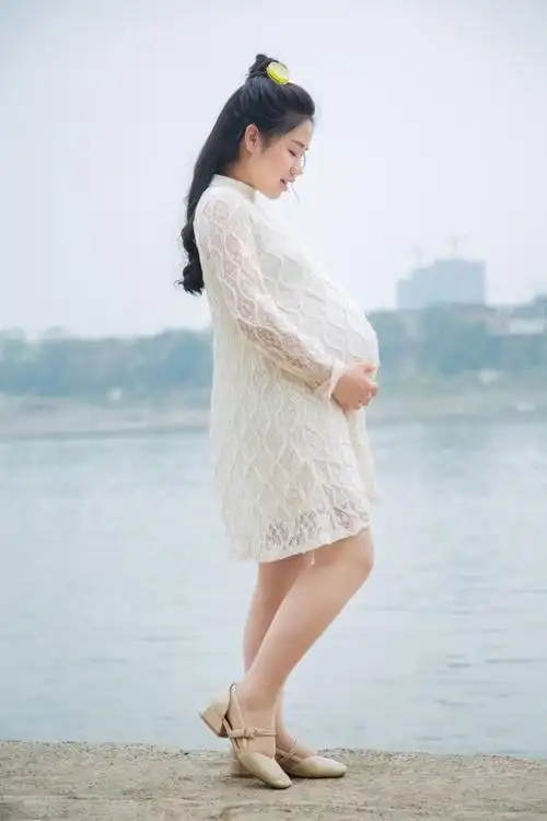 自己拍的大肚照