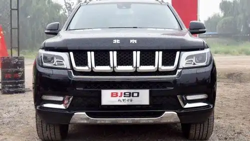 北汽这次真争气,终于让奔驰gl挂上北京车标,连特警都爱不释手!