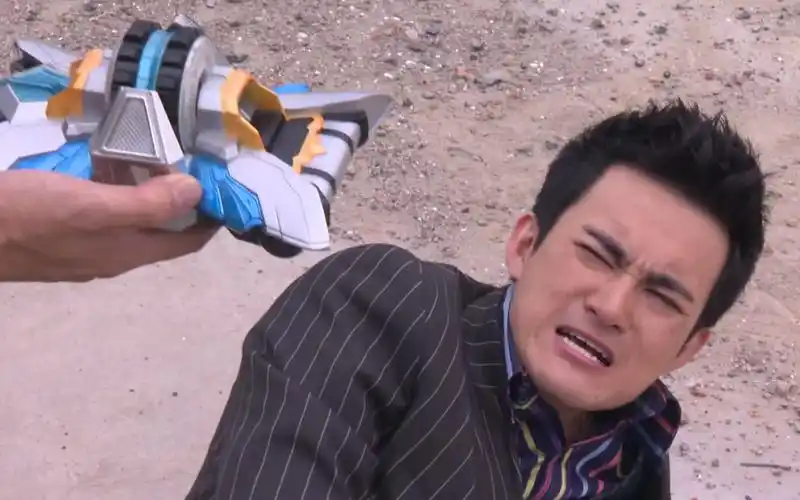 铠甲勇士拿瓦青山打败李子拿走茨纳米召唤器