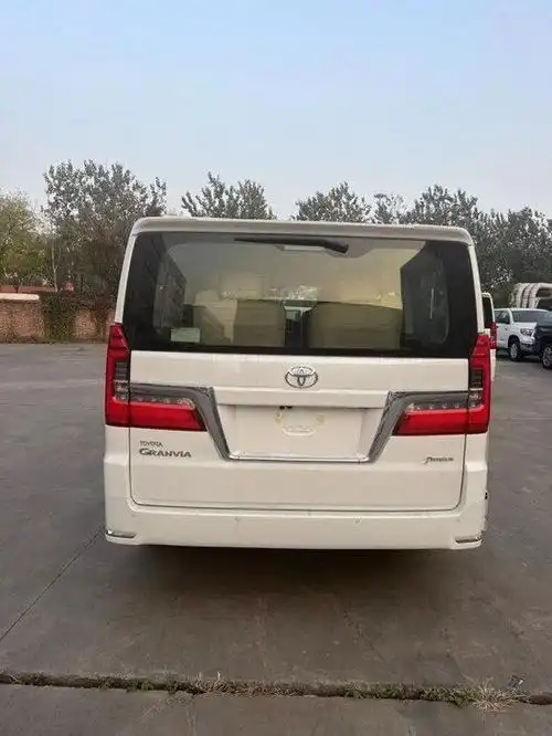 2022款丰田格兰维亚70万起热卖商务车