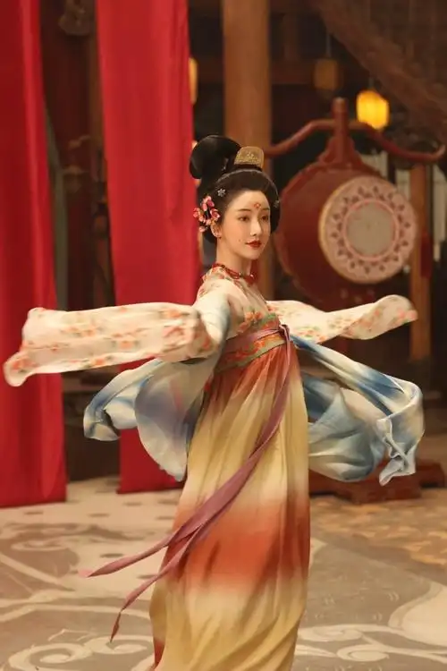 姜贞羽霓裳羽衣舞