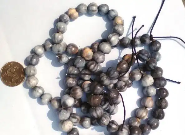 如果在野外遇见小时候拿来串手链的草珠子请一定珍惜