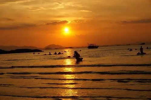 海边看日落,夕阳无限好!