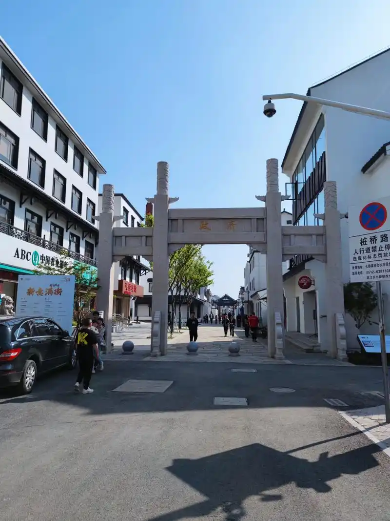 苏州南太湖七都镇的"吴村烟市"老街,五一劳动节前已经正式开街.