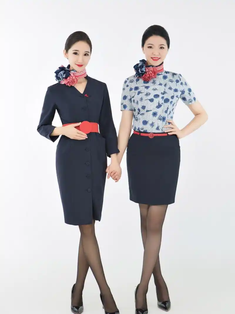 东航制服照 /红唇93记忆7615 与其说怀念飞行时