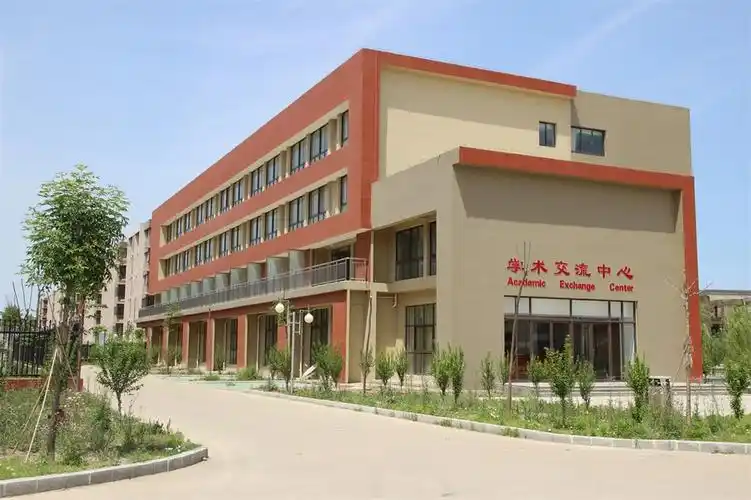 p>庆云一中占地500亩,建筑面积13万平方米,总投资5.