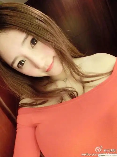 e杯胸模王明明微博自拍图片生活照图片超高清精选集一