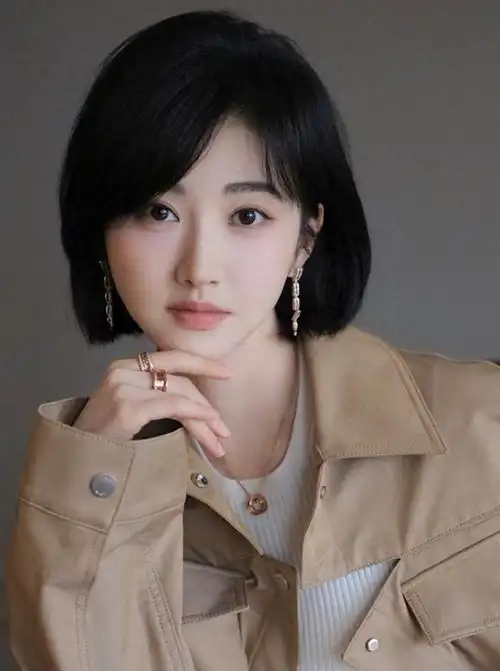 景甜甜美短发造型