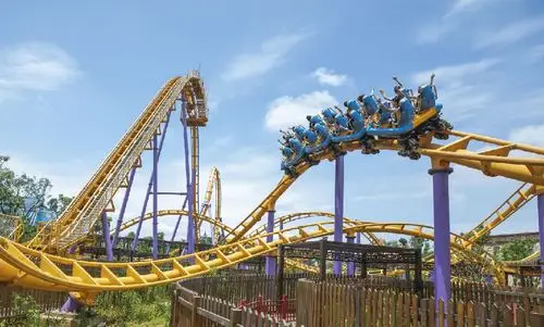 专业玩家慕名打卡长沙方特新款过山车测评