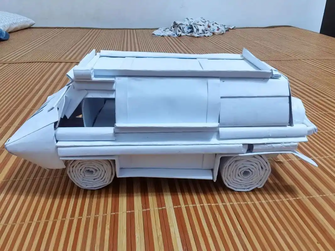 因为最近儿子喜欢上小红书做手工,他看中了纸星人做的这个装甲车,所以