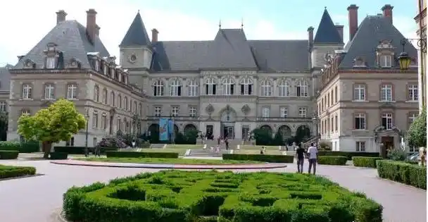 法国留学巴黎第八大学环境详情