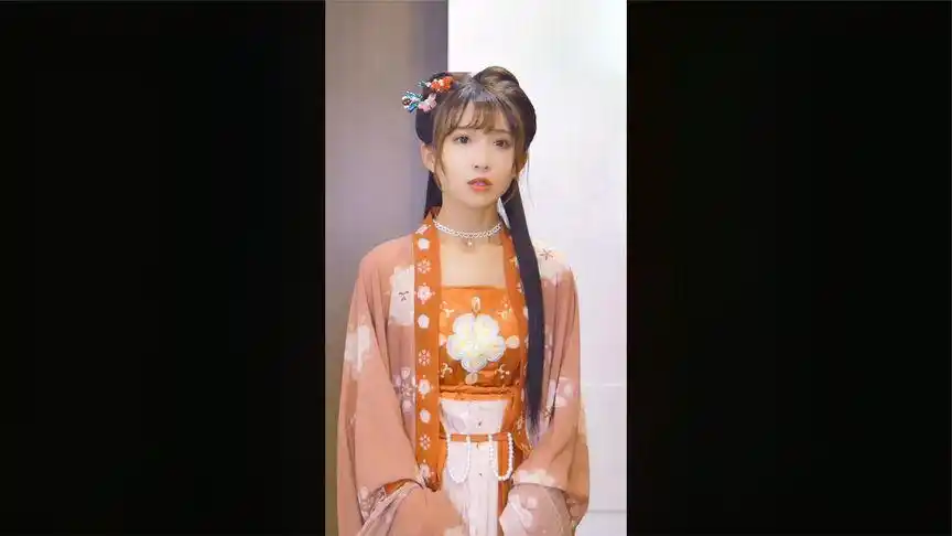 1万次播放·2020-10-0201:04你认为汉服和旗袍哪个更能体现东方女性的