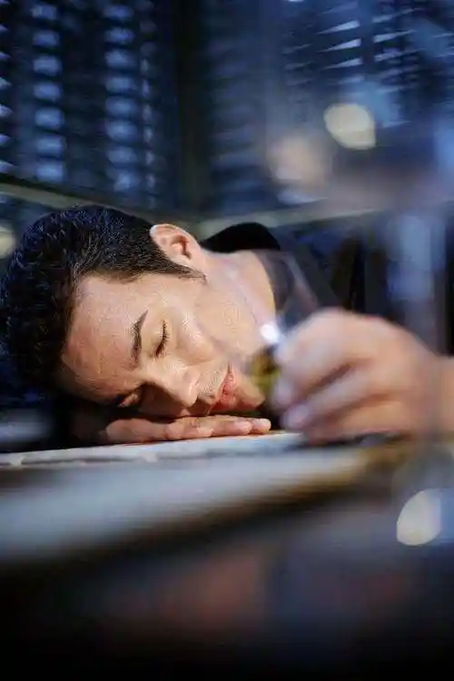 如果男人喝醉了,女人该怎么办?