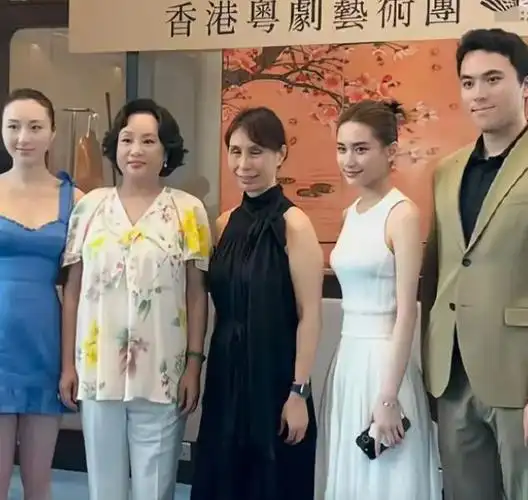 何鸿燊家不和传闻被破陈婉珍创艺术团何超琼捧场梁安琪送花篮