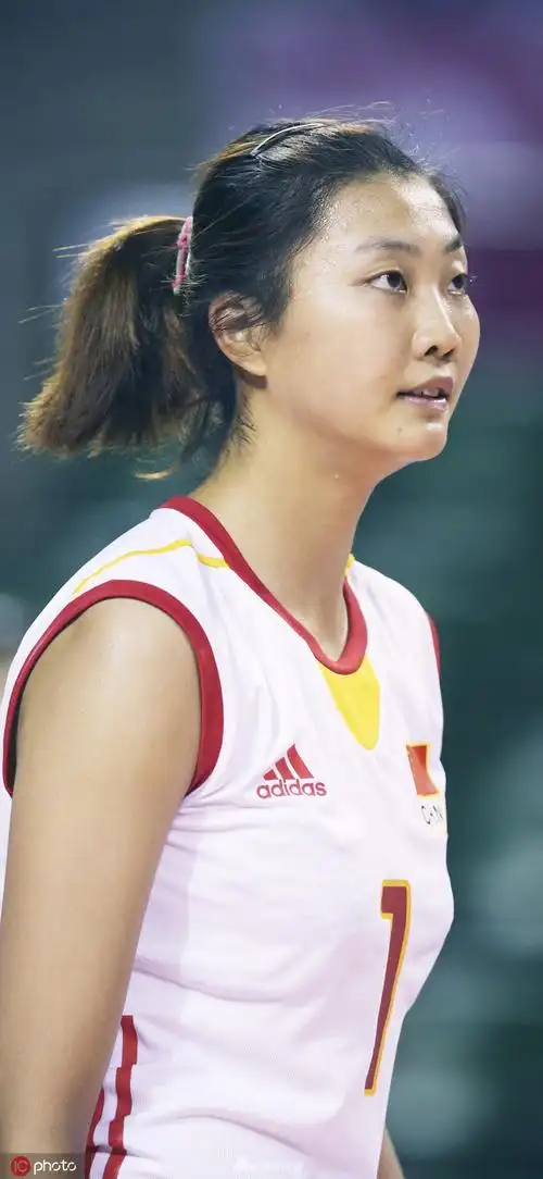 上场就疯海报之袁心玥