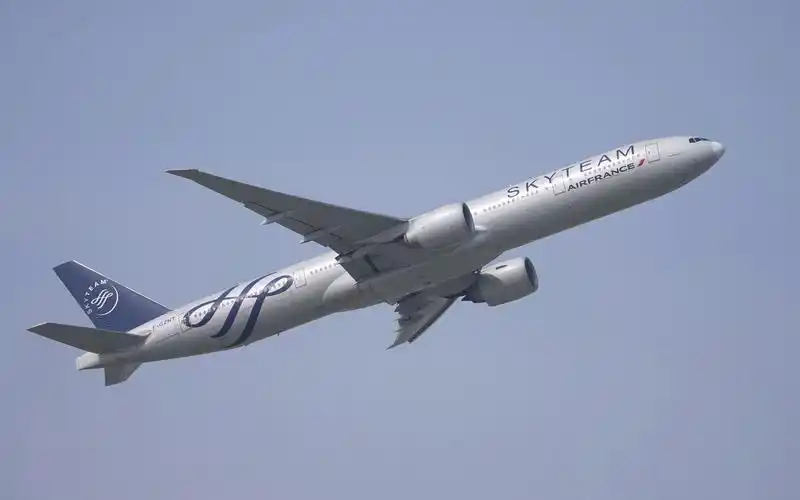 法国航空777-300er f-gznt 天合联盟彩绘 pek跑道36r起飞