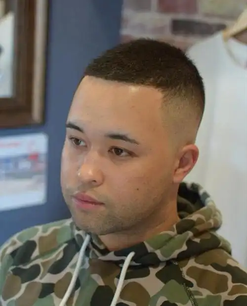 寸头,漏额,纹理烫,男士发型的三大流行趋势