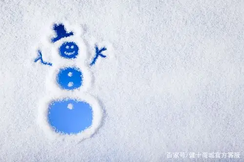 雪景—雪地上的雪人图片