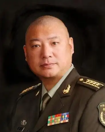 比如,原总政话剧团团长孟冰,就是其中的杰出代表.