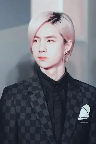 150117 腾讯应用宝星app之夜 @uniq-王一博(漂亮丹丹)cr:logo