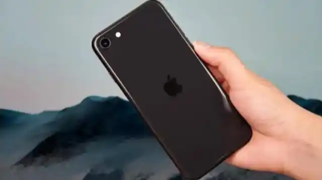 苹果是可以开空调的,比如我们可以我们可以购买红外适配器,或者下载