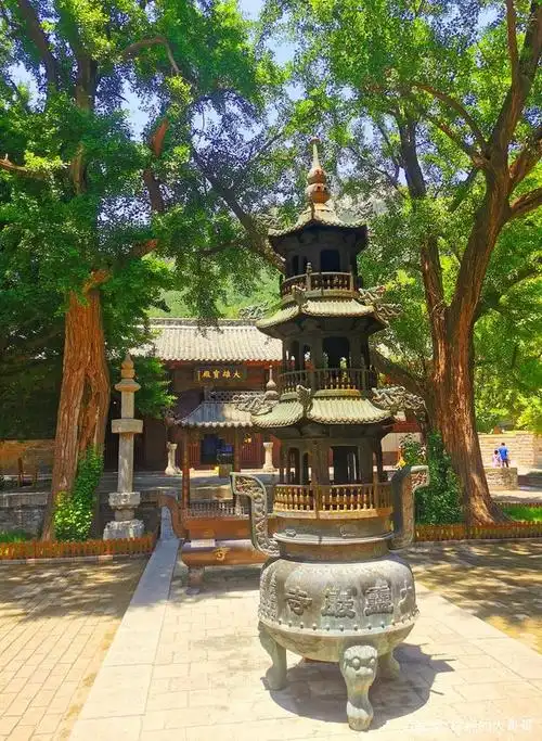 济南自驾游-灵岩寺-观寺留影